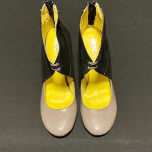 Women's Black and Tan Shoes